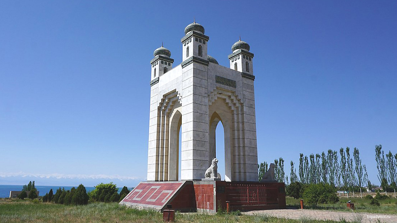Мовзелей в городе Чолпон-Ата на Иссык-Куле